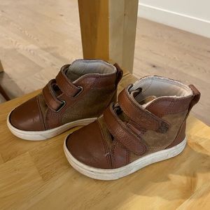 Ugg high tops perfect for warmer months. Unisex. Excellent used condition.